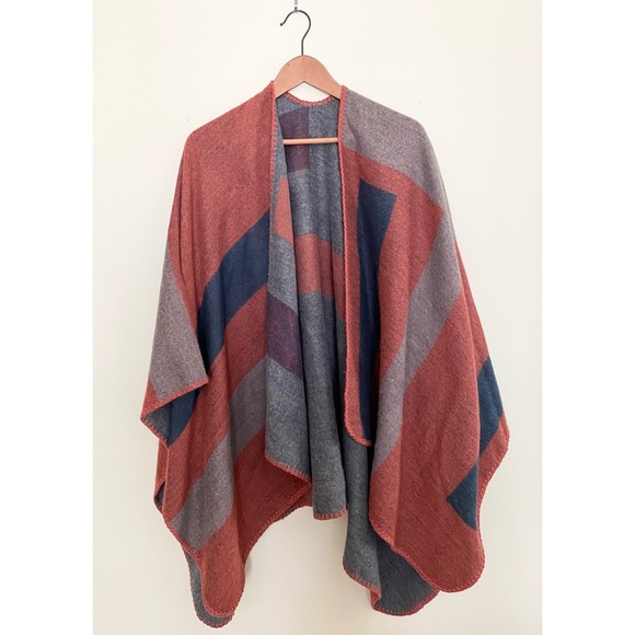 BB Dakota Poncho - Picture 6 of 7